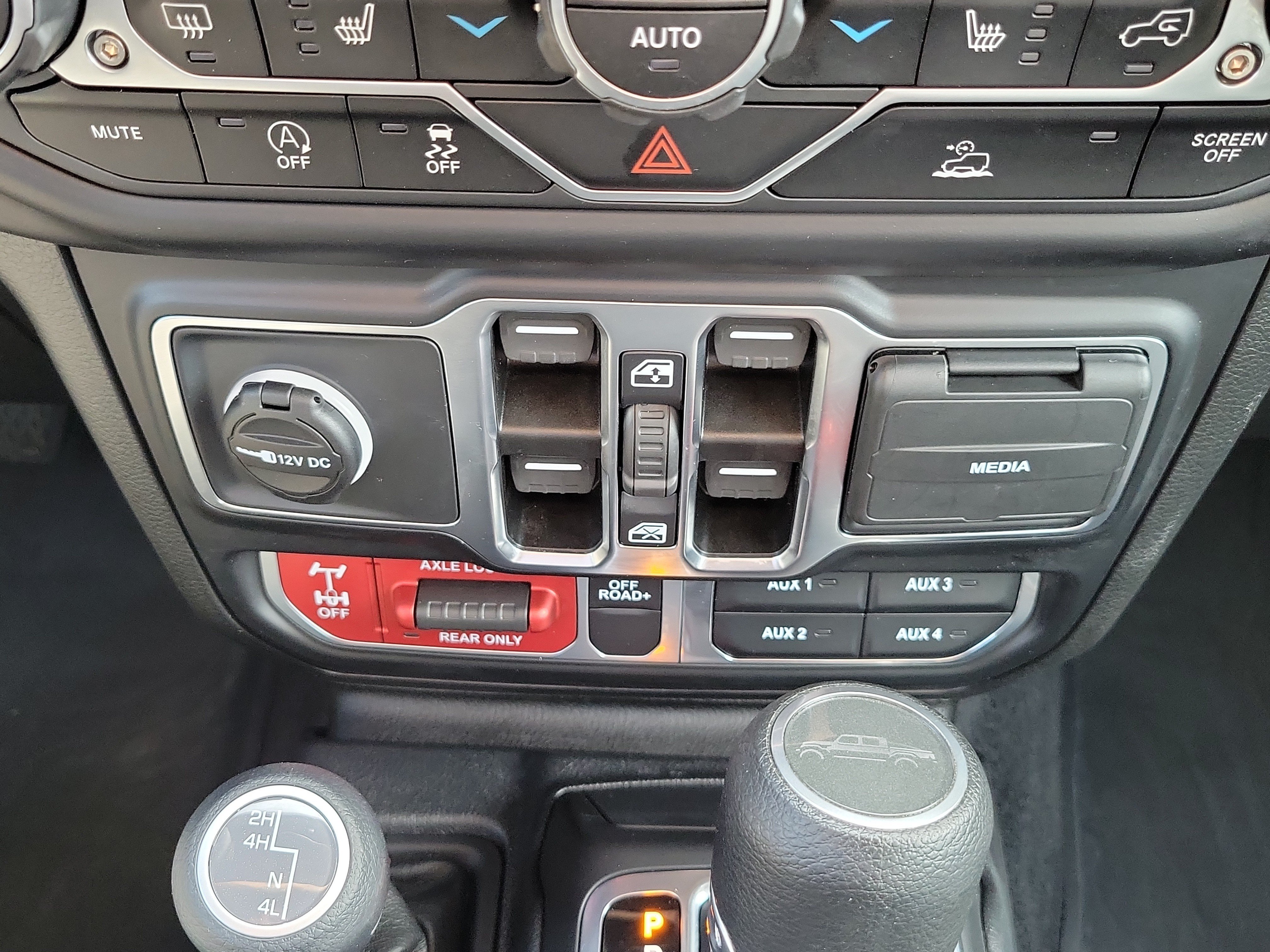Used 2023 Jeep Gladiator Mojave w/ LED Lighting Group AWD/4WD image 35