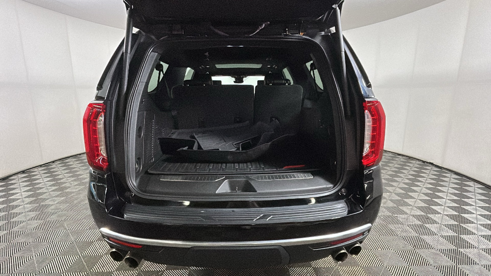 Used 2024 GMC Yukon XL Denali w/ Denali Reserve Package AWD/4WD image 36