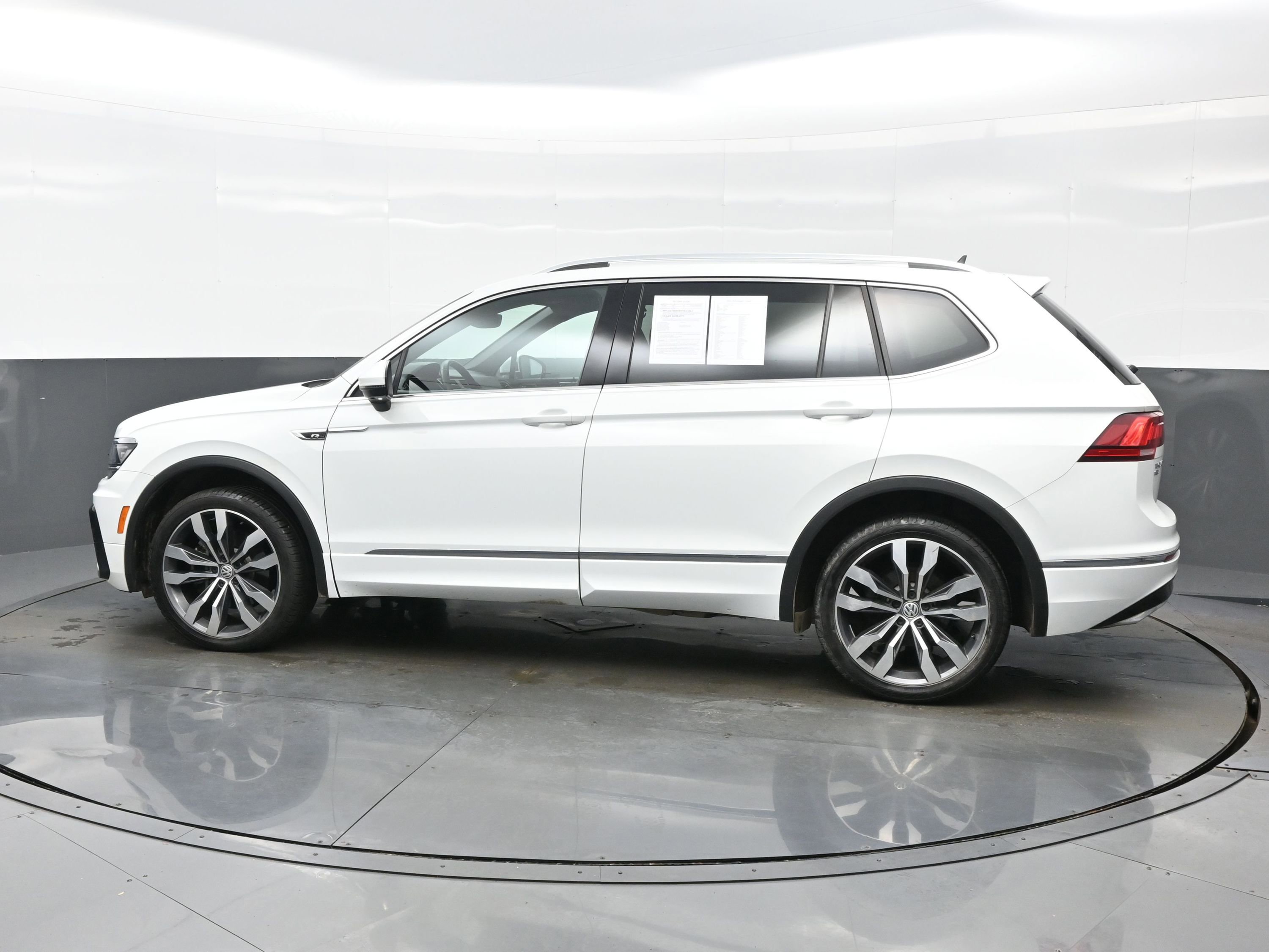 Used 2021 Volkswagen Tiguan SEL Premium R-Line image 3