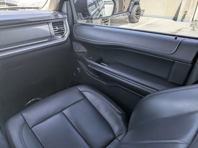 Used 2022 Ford Expedition XLT RWD image 19