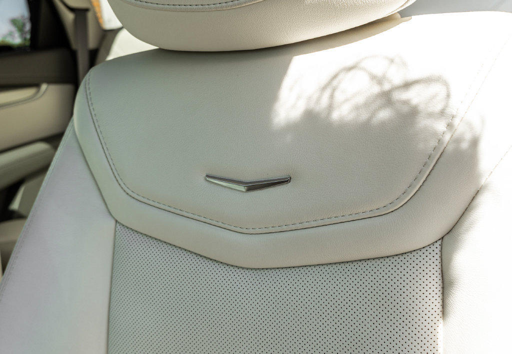 Used 2024 Cadillac XT5 Premium Luxury w/ LPO, Floor Liner Package AWD/4WD image 8
