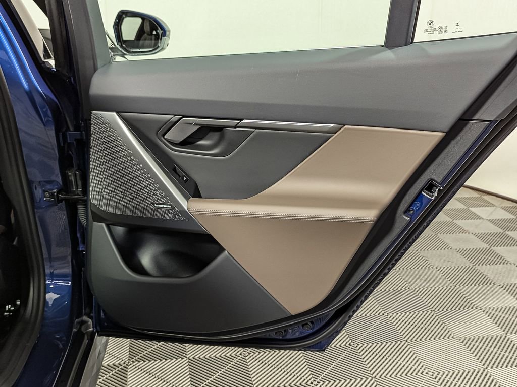 Used 2025 BMW 530i xDrive w/ Premium Package image 41