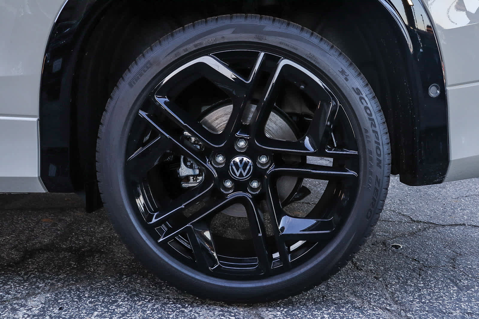 New 2026 Volkswagen Tiguan SE R-Line image 10