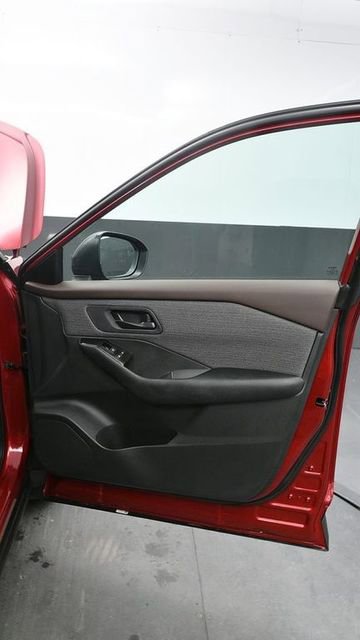 Used 2023 Nissan Rogue S FWD image 11