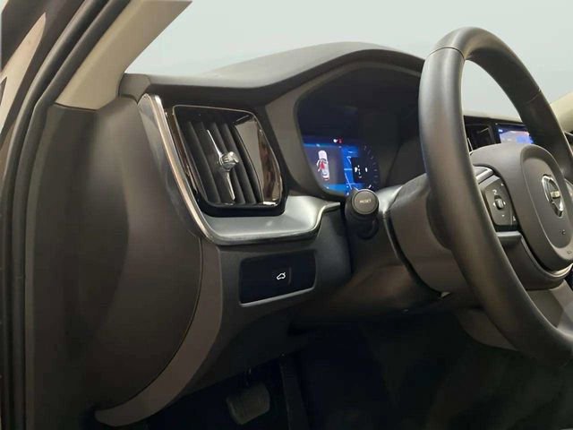 Used 2025 Volvo XC60 B5 Core AWD/4WD image 28