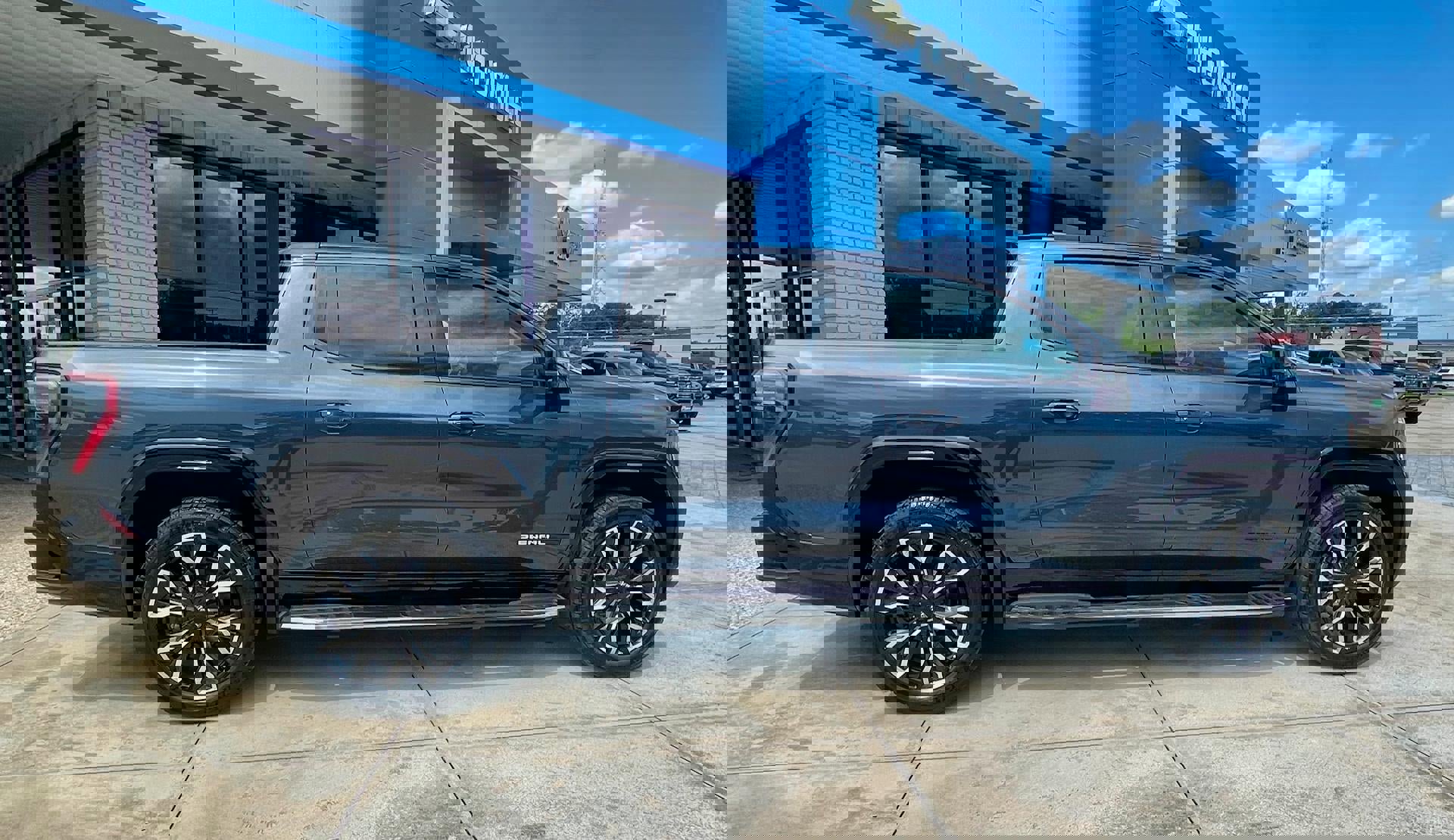 New 2025 GMC Sierra EV Denali video 2