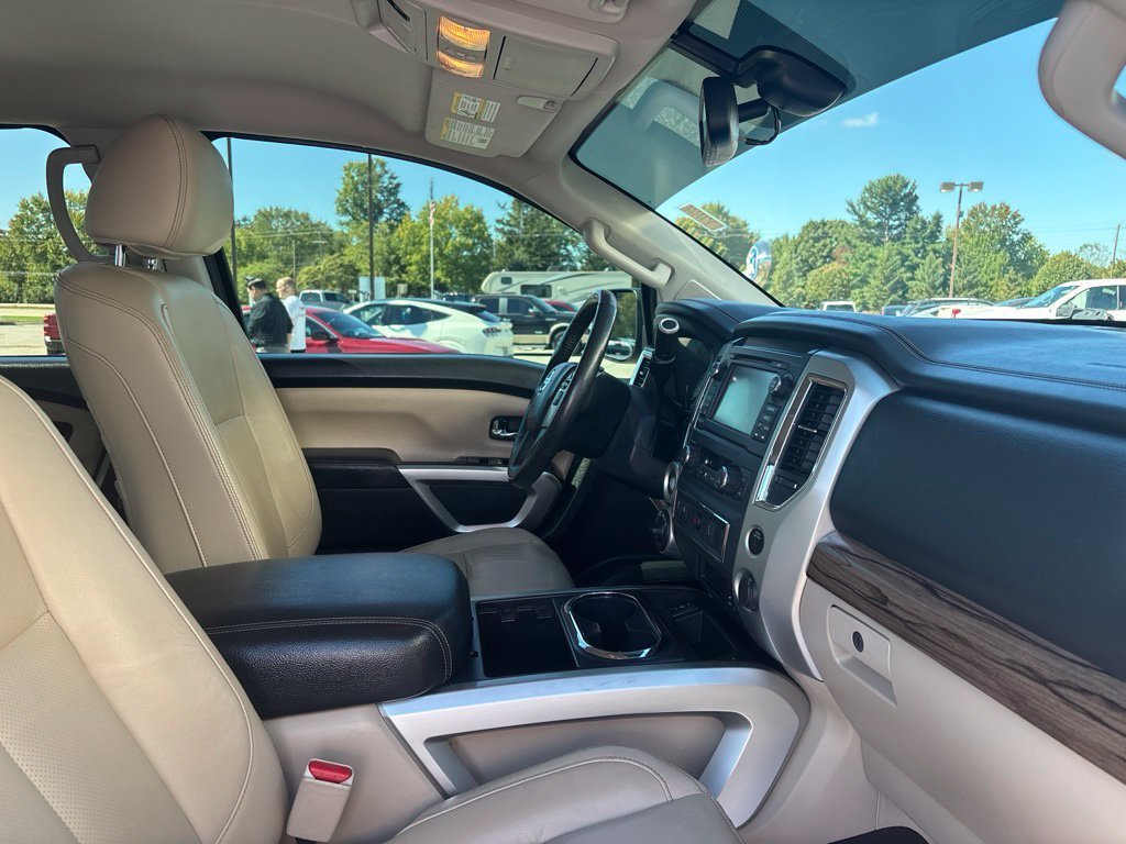 Used 2017 Nissan Titan SL AWD/4WD image 7
