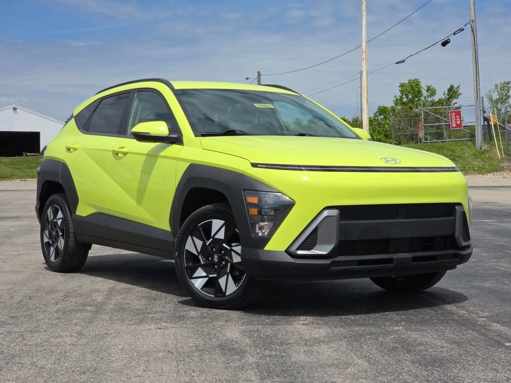 Used 2024 Hyundai Kona SEL AWD/4WD image 2