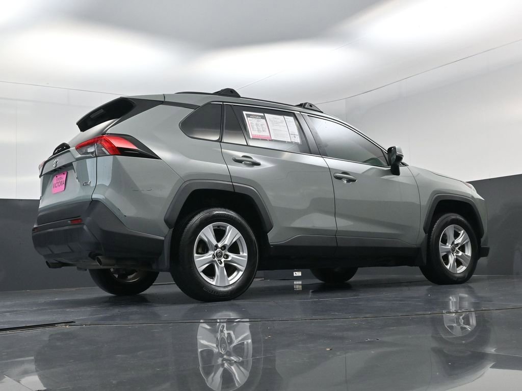 Used 2021 Toyota RAV4 XLE w/ Convenience Package FWD image 20