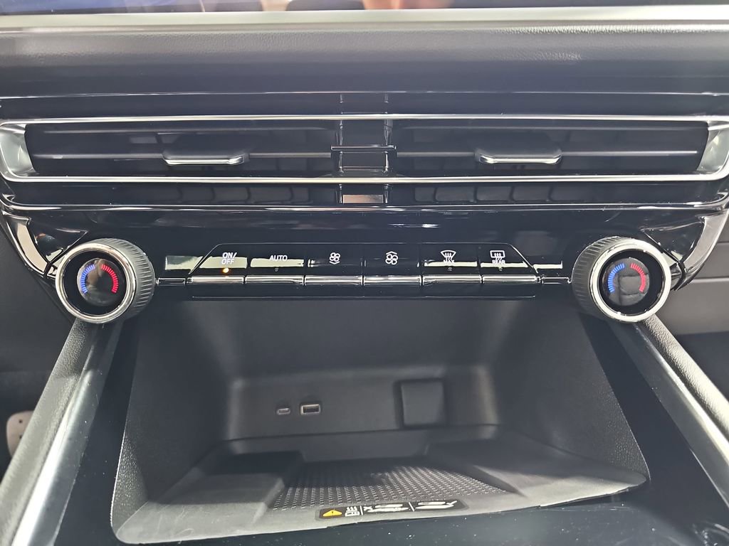 Certified 2025 Chevrolet Traverse LT w/ Driver Confidence Package image 28