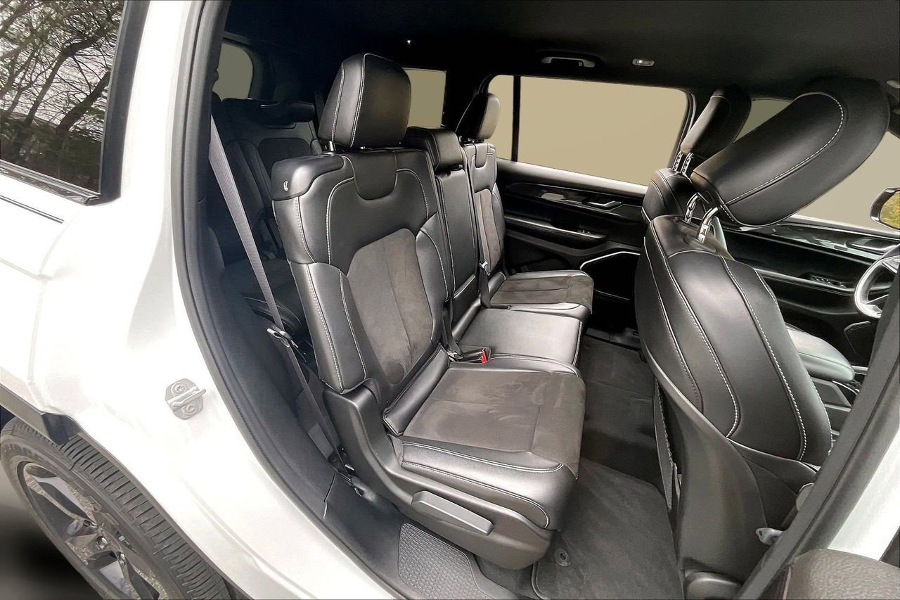 Certified 2022 Jeep Grand Cherokee L Laredo image 24