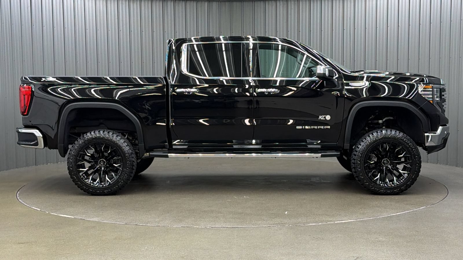 Used 2026 GMC Sierra 1500 SLT AWD/4WD image 6
