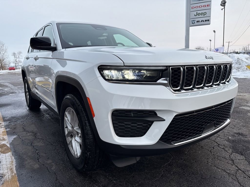 Used 2024 Jeep Grand Cherokee Laredo X image 5