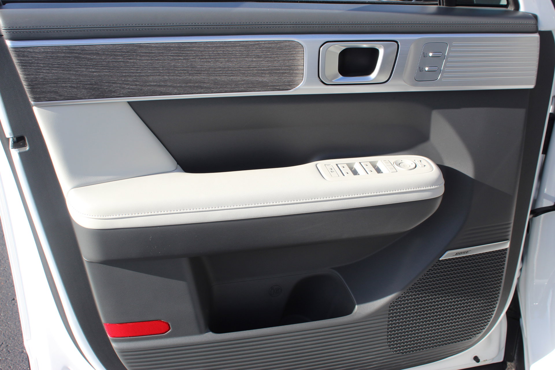 Used 2025 Hyundai Santa Fe Limited image 12