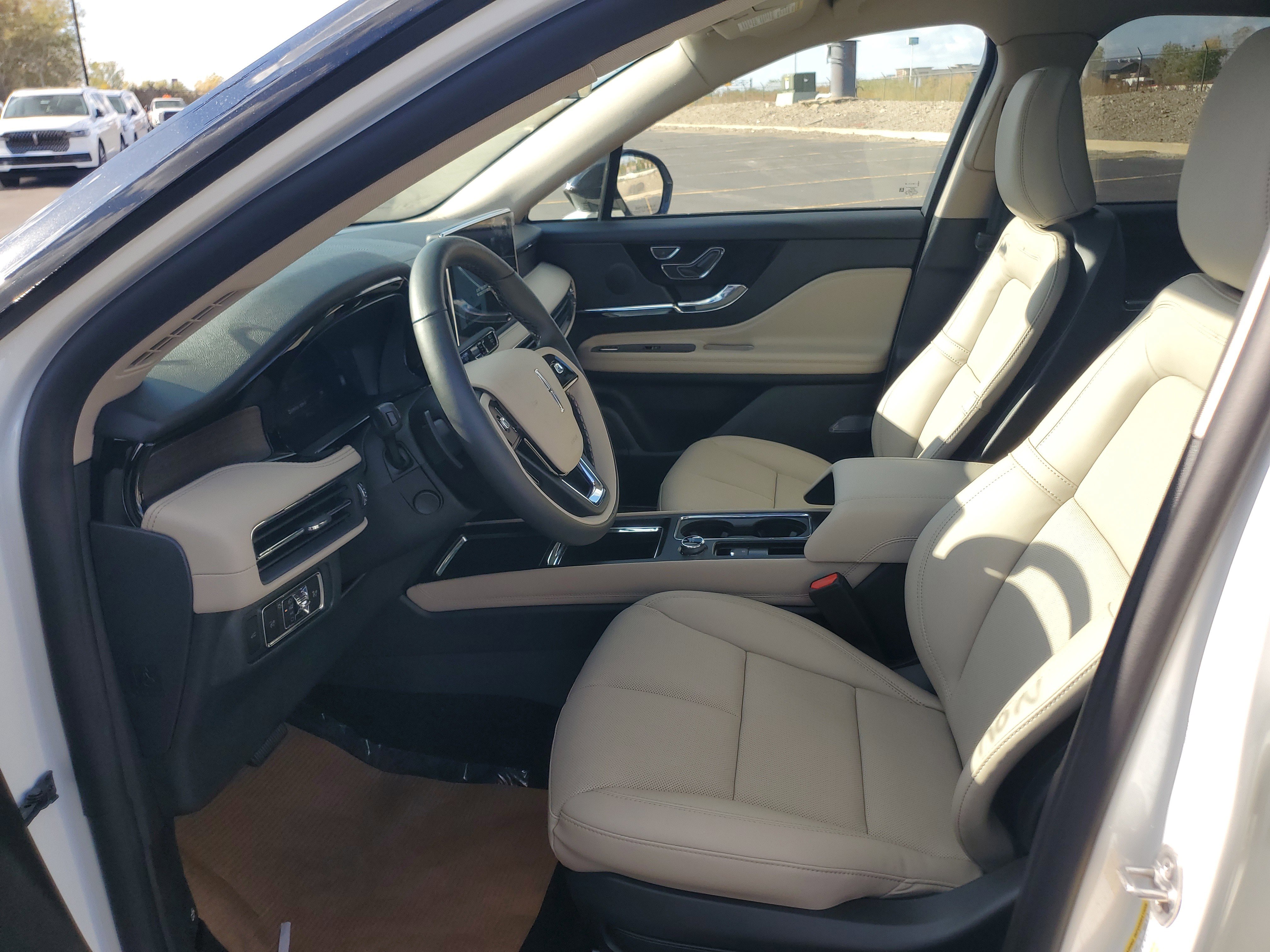 New 2026 Lincoln Corsair Reserve w/ Jet Appearance Package image 12