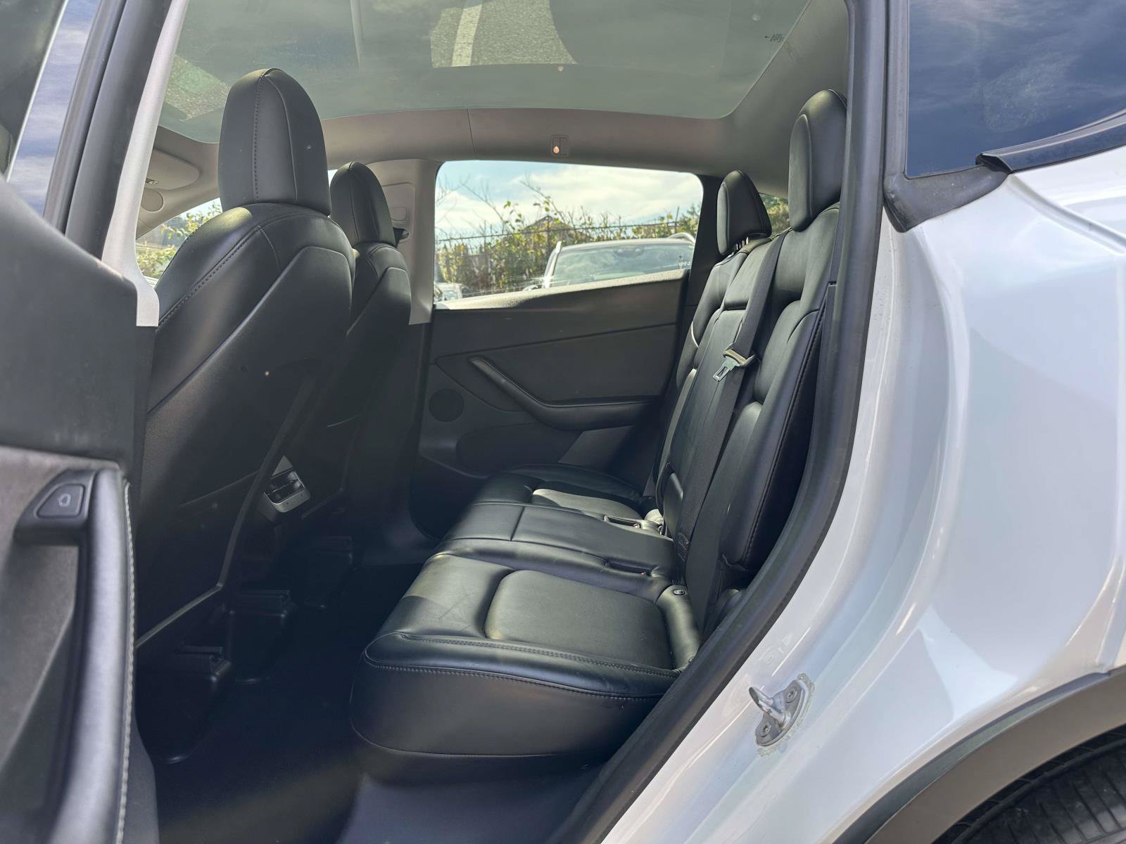 Used 2021 Tesla Model Y Long Range AWD/4WD image 18