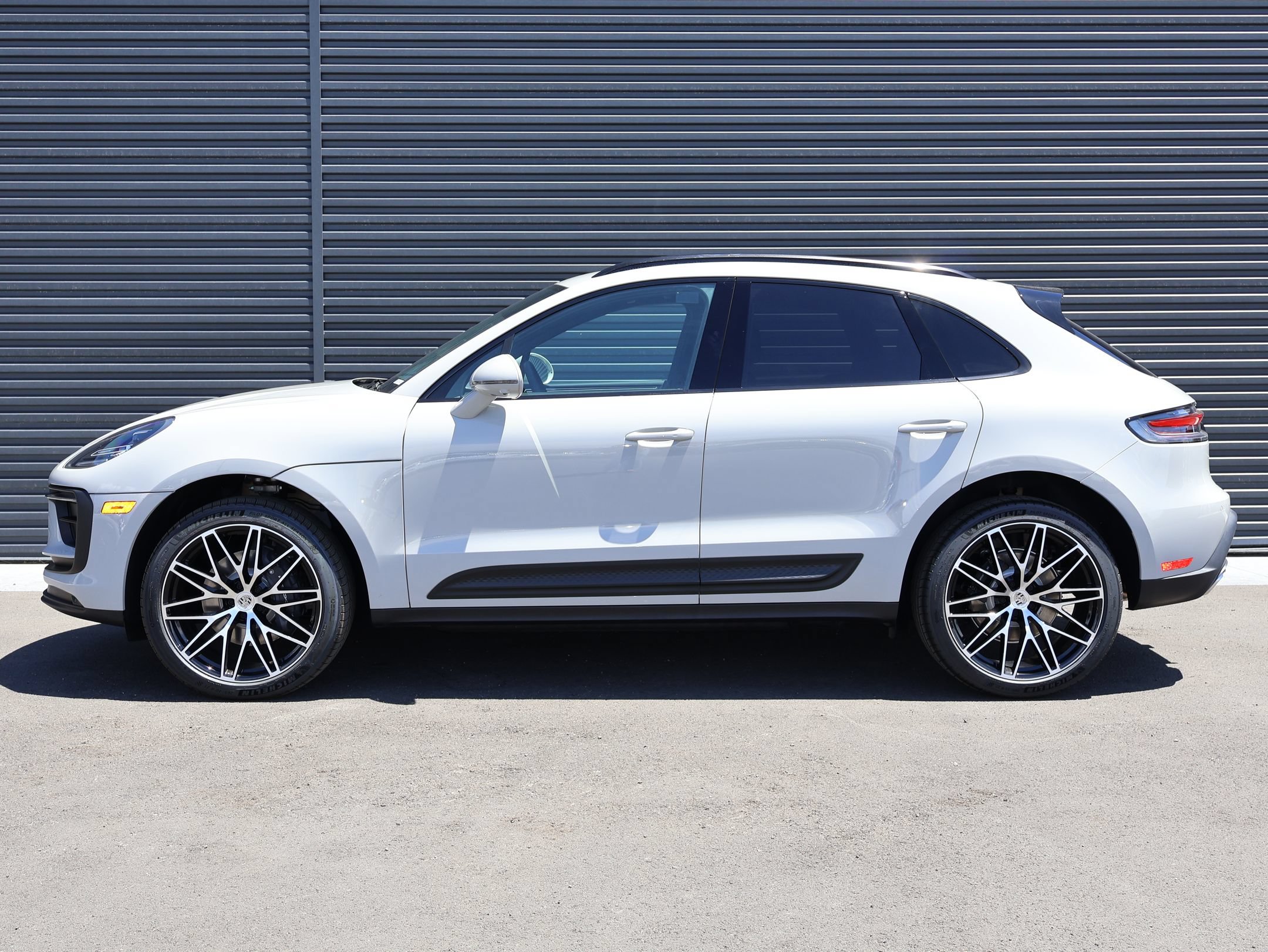 New 2026 Porsche Macan AWD/4WD image 2