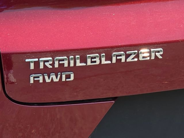 Used 2025 Chevrolet TrailBlazer LT AWD/4WD image 9