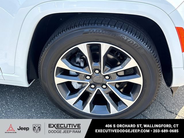 Used 2023 Jeep Grand Cherokee Overland w/ Luxury Tech Group IV AWD/4WD image 7