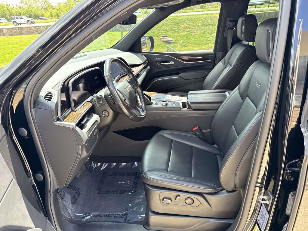 Used 2023 Cadillac Escalade ESV Luxury RWD image 6
