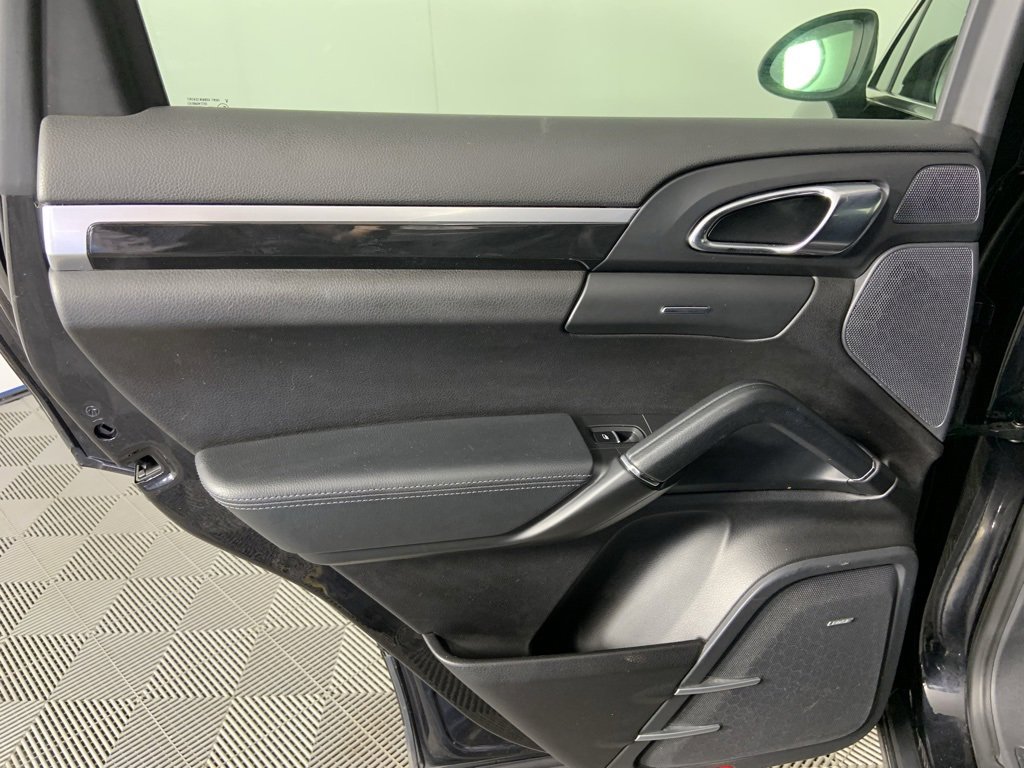 Used 2014 Porsche Cayenne w/ Basic Package image 25