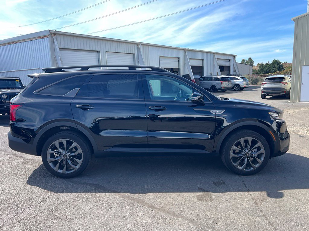 Certified 2023 Kia Sorento X-Line EX AWD/4WD image 4