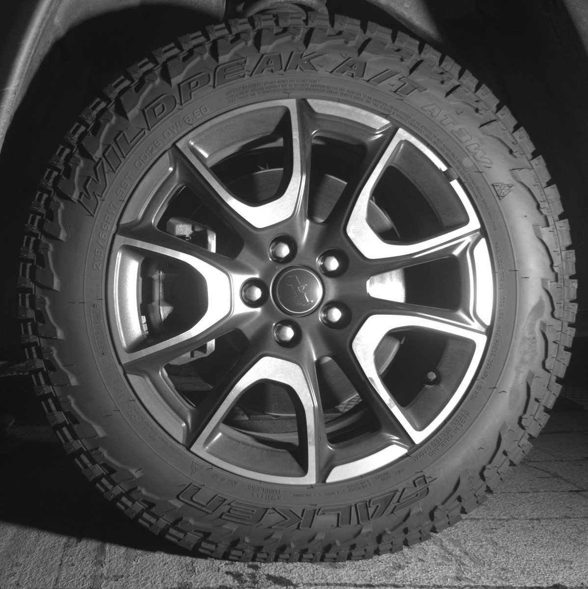 Used 2025 Jeep Compass Trailhawk image 12