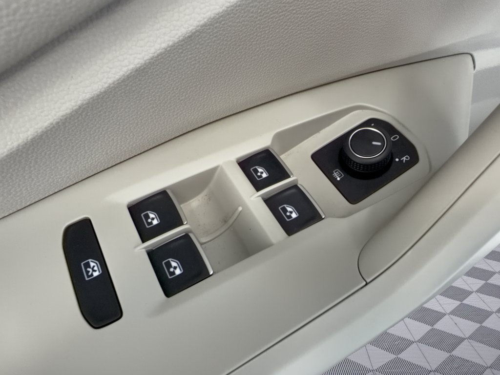 Used 2024 Volkswagen Jetta SE w/ Panoramic Sunroof Package FWD image 15