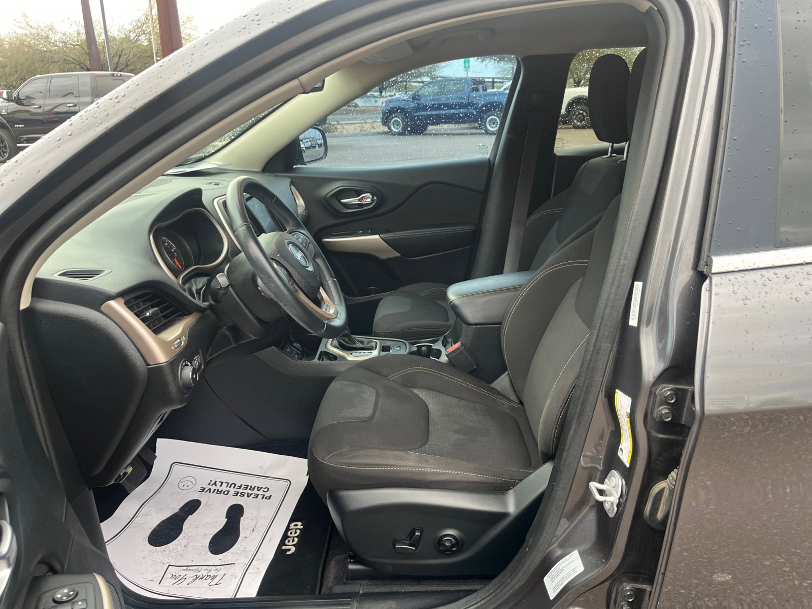 Used 2017 Jeep Cherokee Latitude w/ Safety/Convenience Group image 14