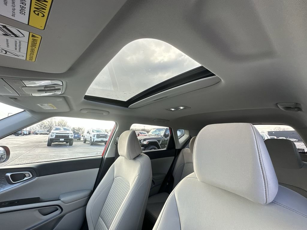 Used 2022 Kia Soul EX image 22