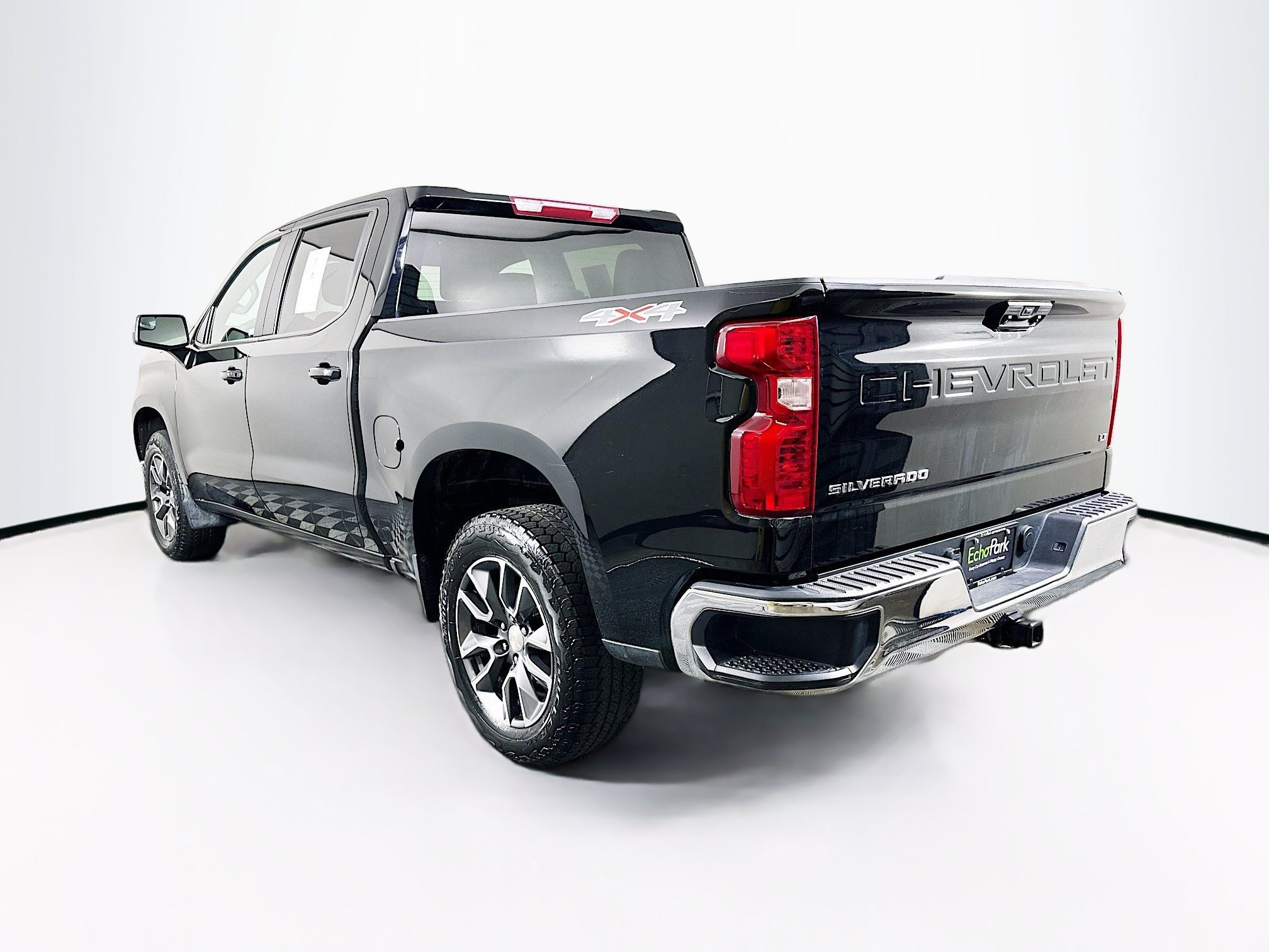 Used 2023 Chevrolet Silverado 1500 LT AWD/4WD image 5