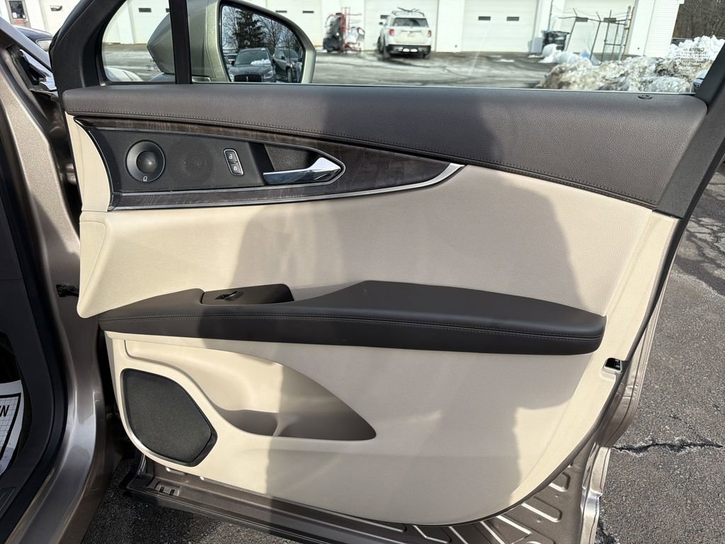 Used 2020 Lincoln Nautilus Reserve image 31