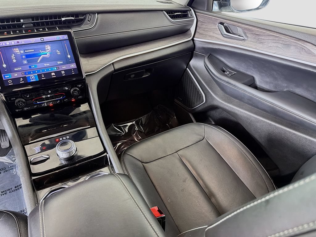 Used 2023 Jeep Grand Cherokee Limited AWD/4WD image 30