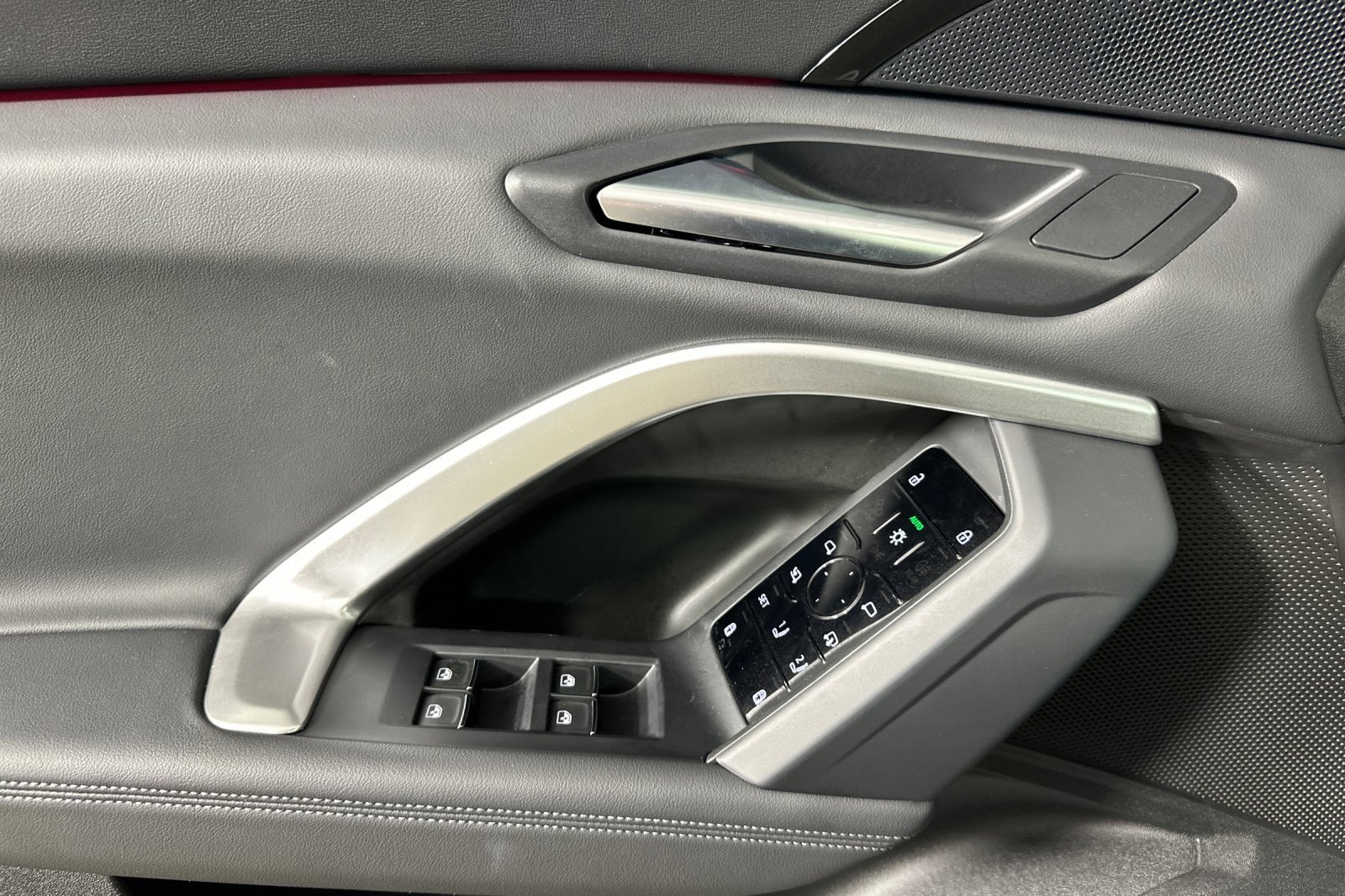 Used 2025 Audi Q5 Premium w/ Convenience Package image 10