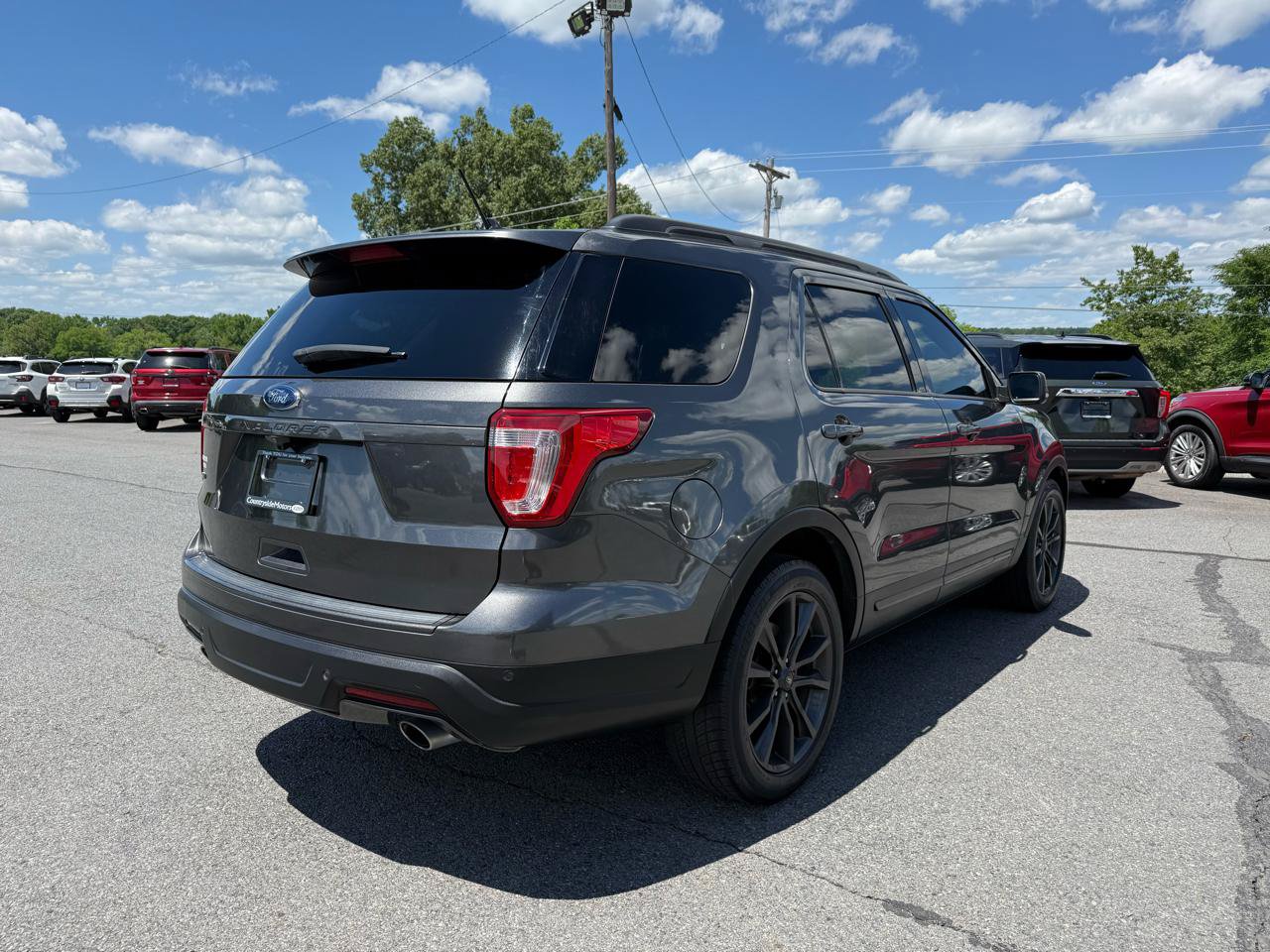 Used 2018 Ford Explorer XLT w/ Equipment Group 202A FWD image 6