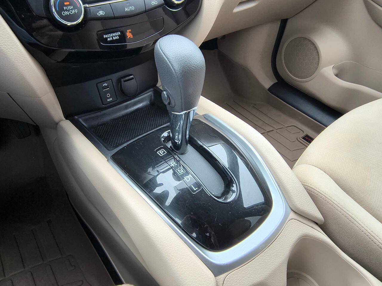 Used 2016 Nissan Rogue SV AWD/4WD image 19