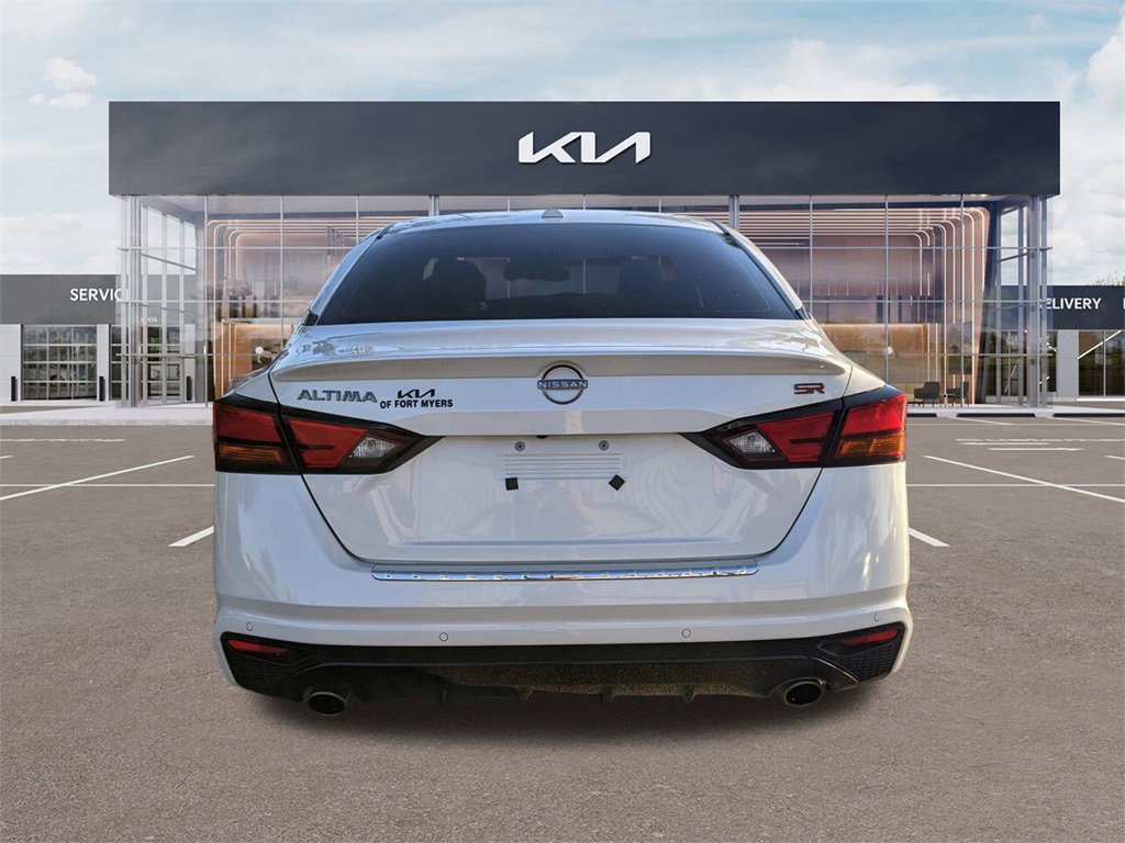 Used 2023 Nissan Altima 2.5 SR w/ SR Premium Package image 5