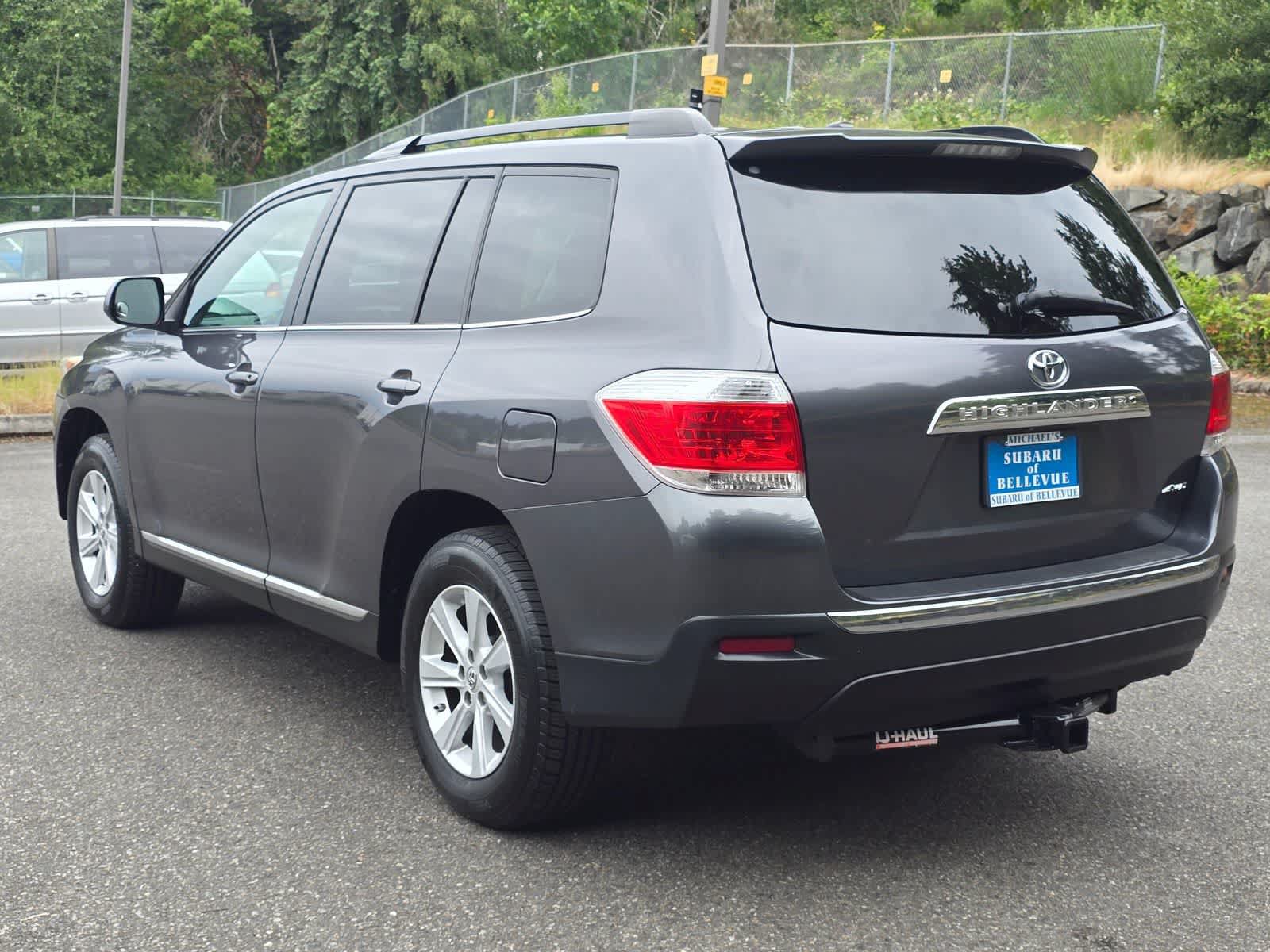 Used 2011 Toyota Highlander SE w/ Tow Pkg AWD/4WD image 3