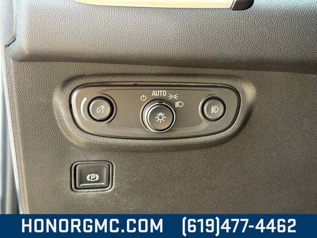 Used 2024 GMC Terrain SLT image 15