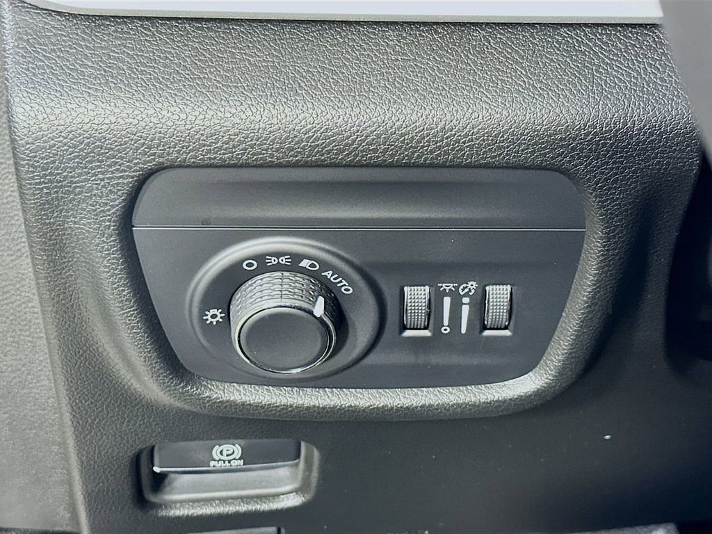 Used 2023 Jeep Grand Cherokee Altitude AWD/4WD image 21