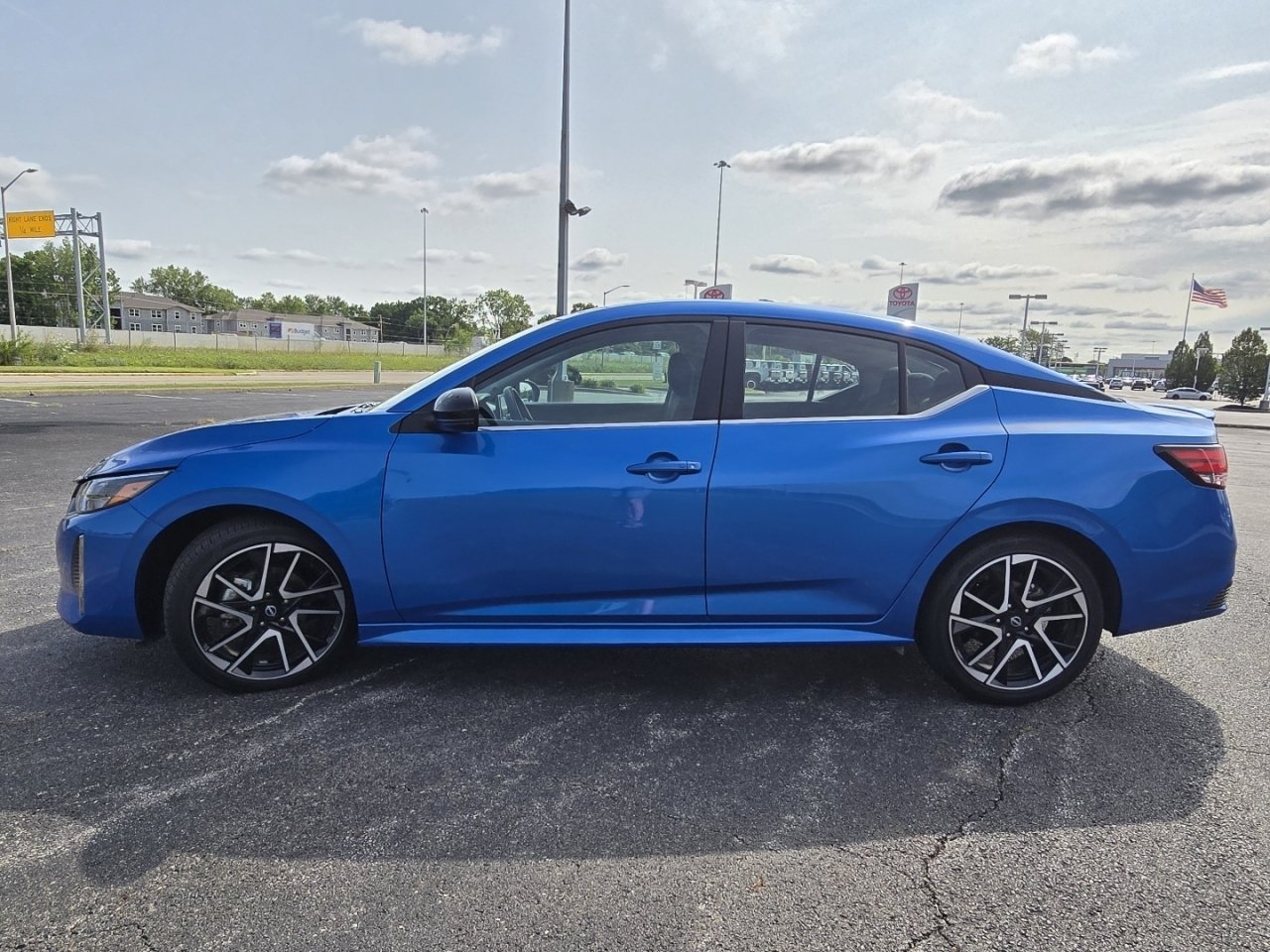 Used 2025 Nissan Sentra SR FWD image 12