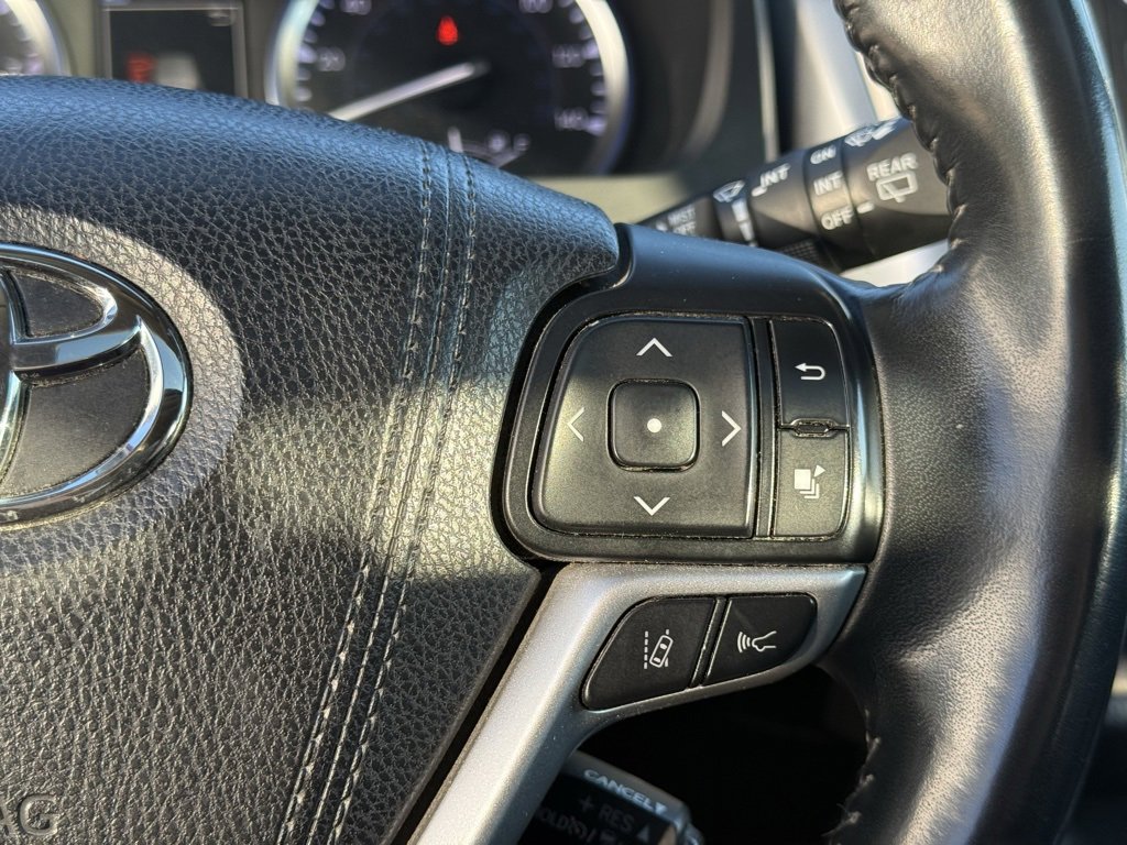 Used 2018 Toyota Highlander Limited image 16