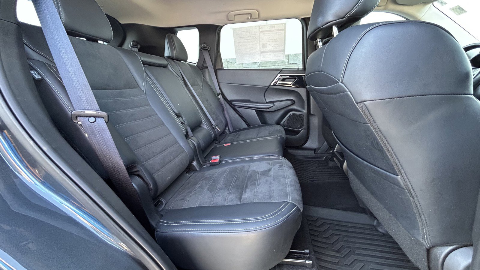 Used 2025 Nissan Rogue SV image 39