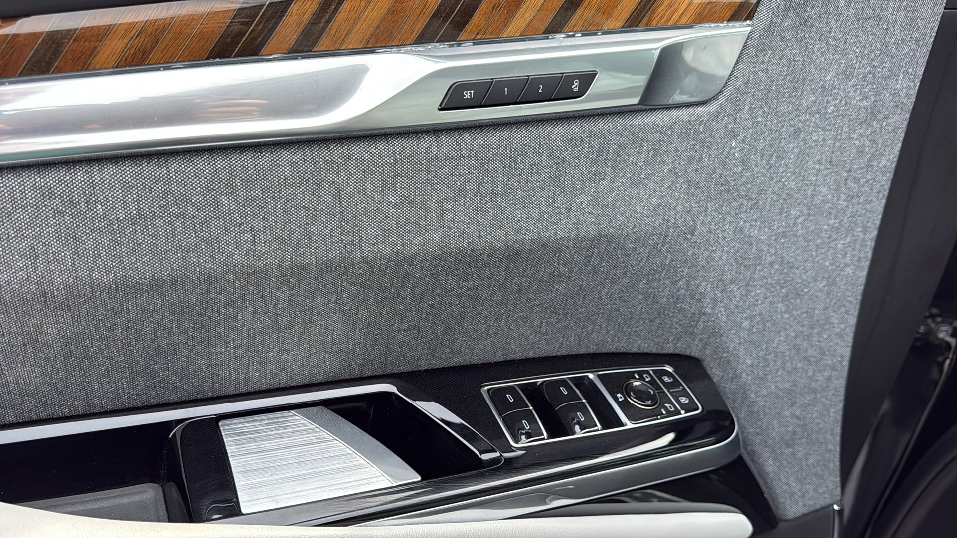 Certified 2025 Cadillac Escalade ESV Sport Platinum image 11