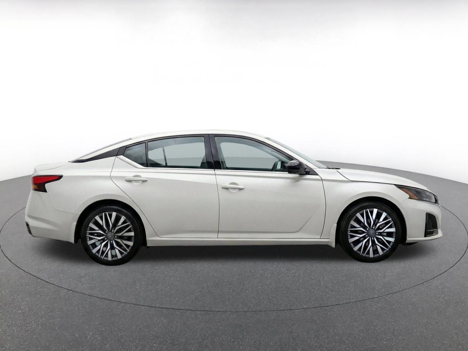 Used 2026 Nissan Altima 2.5 SV FWD image 10