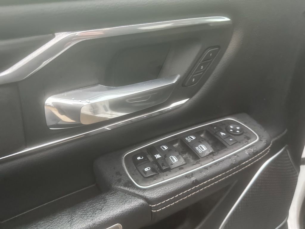 Used 2023 RAM 1500 Laramie AWD/4WD image 18