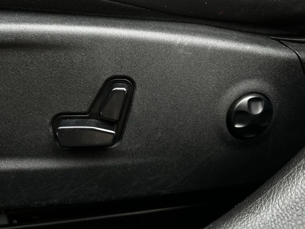 Used 2019 Chrysler 300 Limited image 28