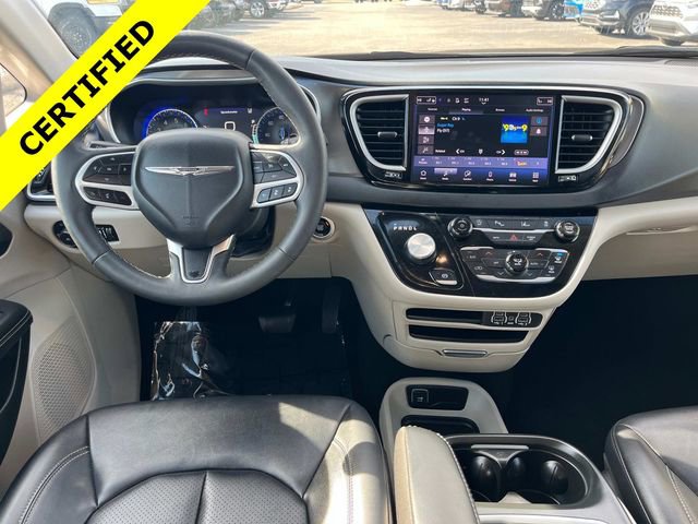 Used 2024 Chrysler Pacifica Touring-L image 4