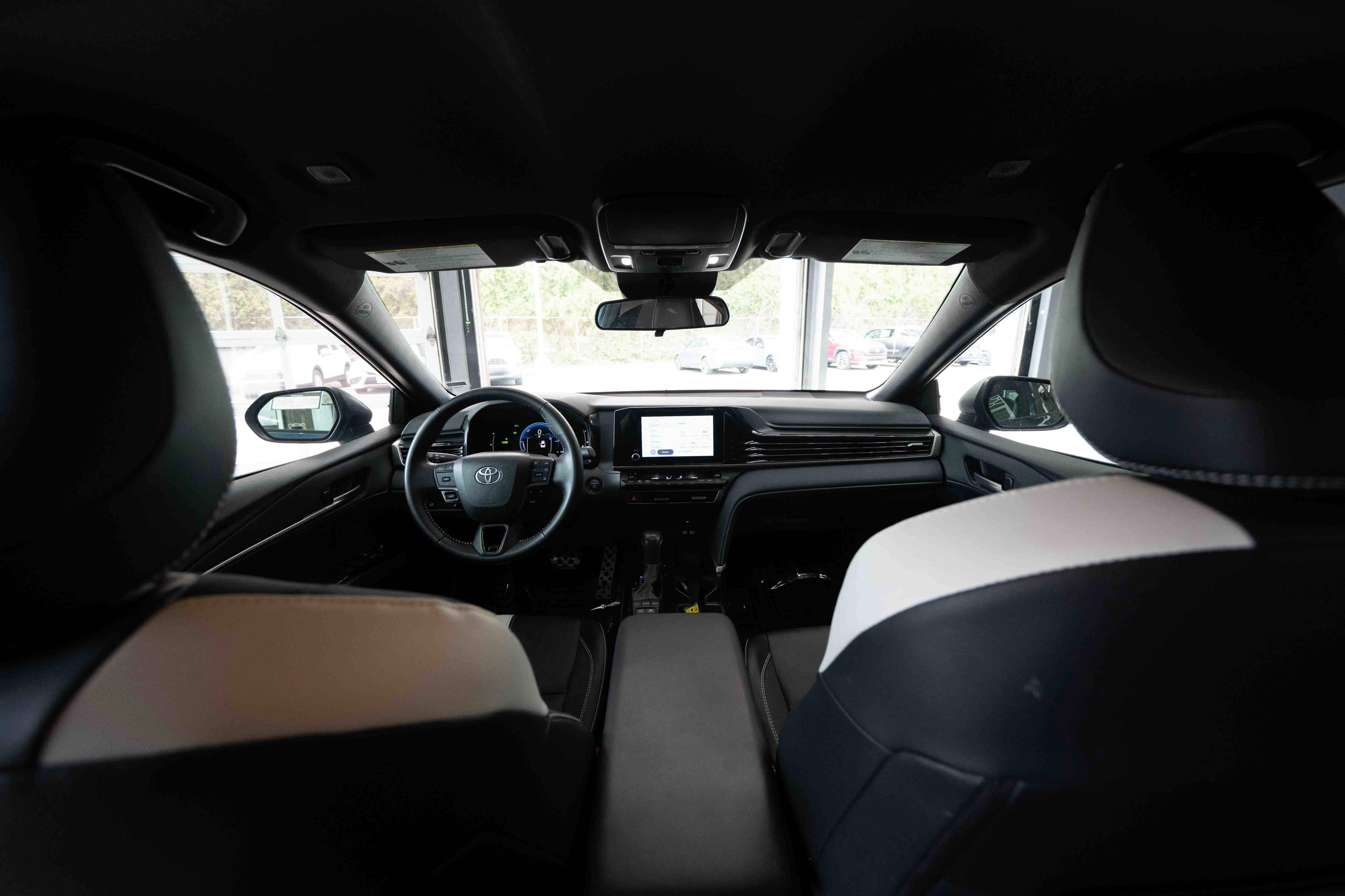 Used 2025 Toyota Camry SE image 19