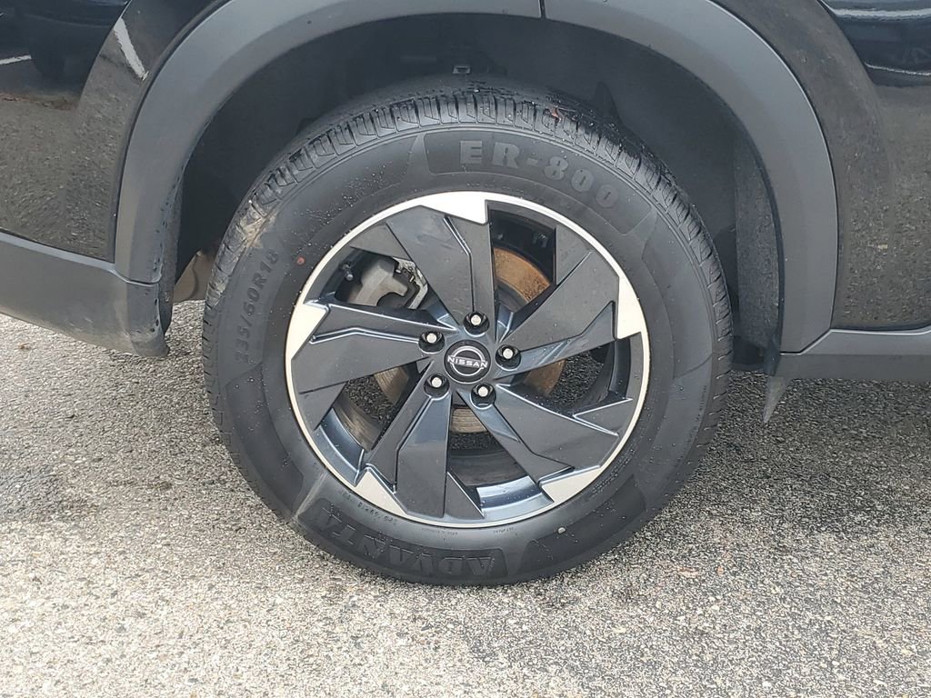 Used 2024 Nissan Rogue SV image 5